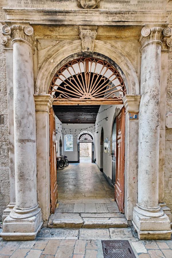 Lupino'S Gallery Apartment - Old Town Zadar Exterior photo